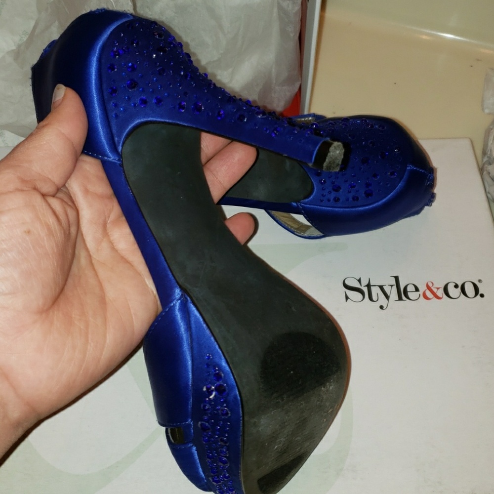 Heels - Picture 7 of 7
